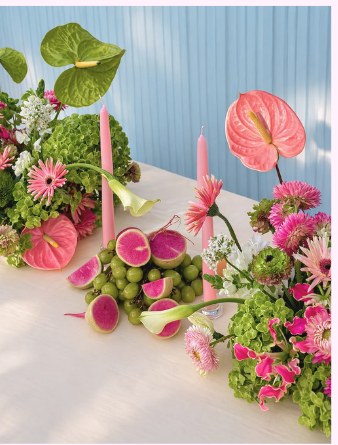Décor floral rose et vert