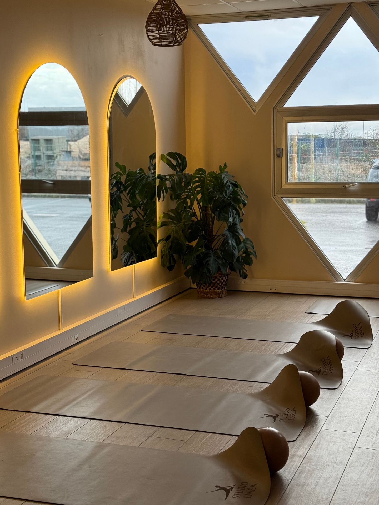 Studio Linea , salle de Pilates avec tapis et matériel